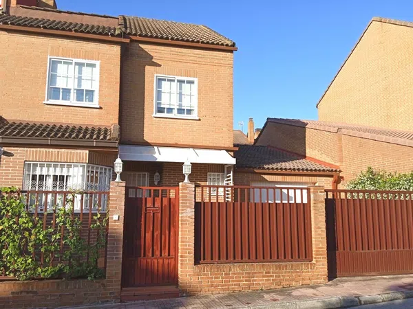 Chalet pareado en Urbanización Montelomas s/n dos