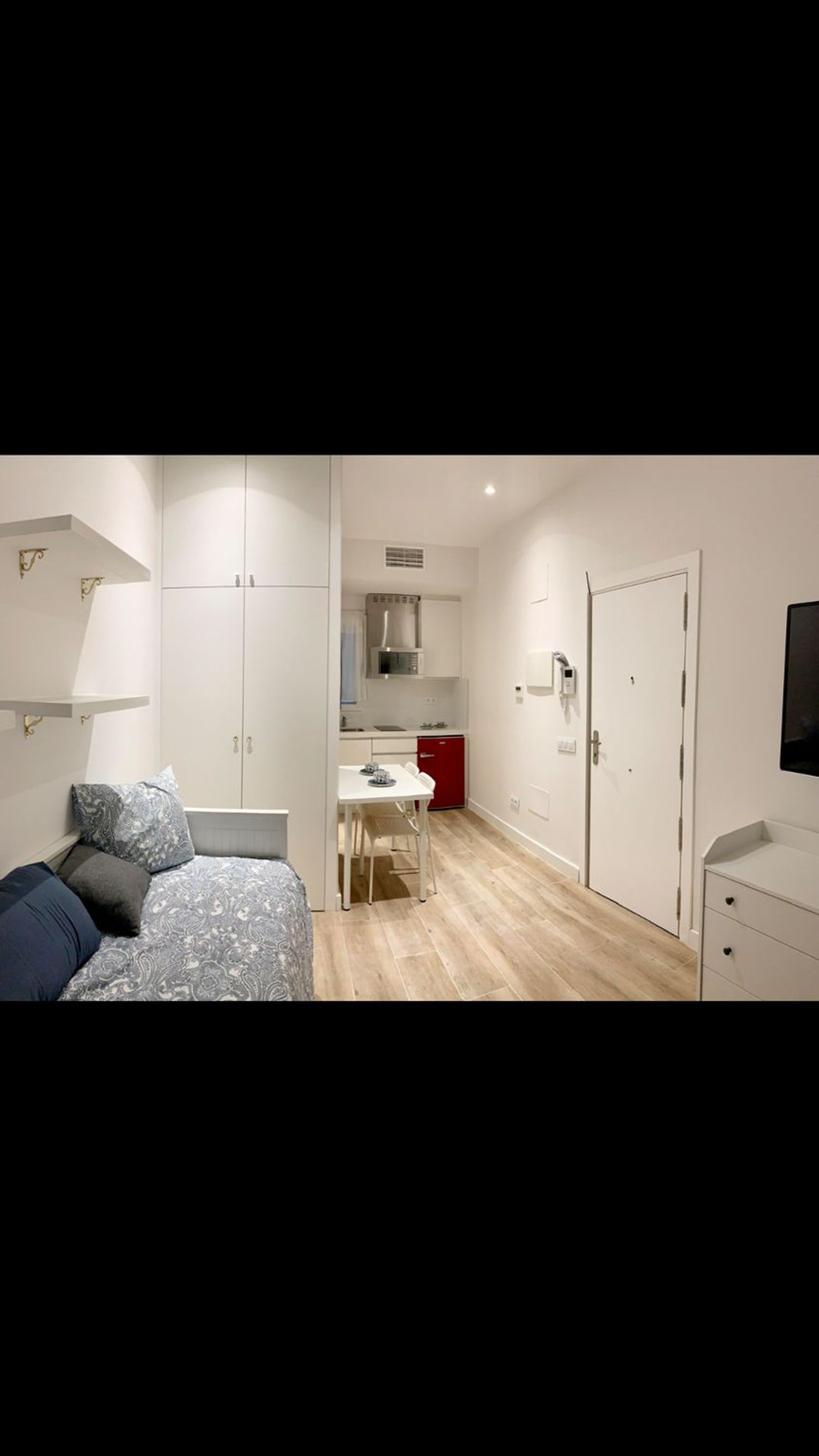 Estudio en calle del Mesón de Paredes, 43