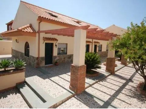 Chalet adosado en calle los rosales, 6