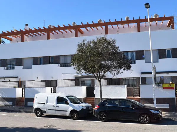 Chalet adosado en Calle Corts Valencianes, 132 - Foto 1