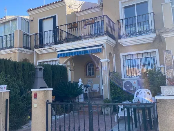 Chalet adosado en Avenida de la Mancha s/n - Foto 1
