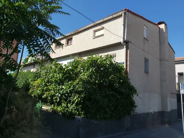 Chalet adosado en calle de Vélez Rubio, 81