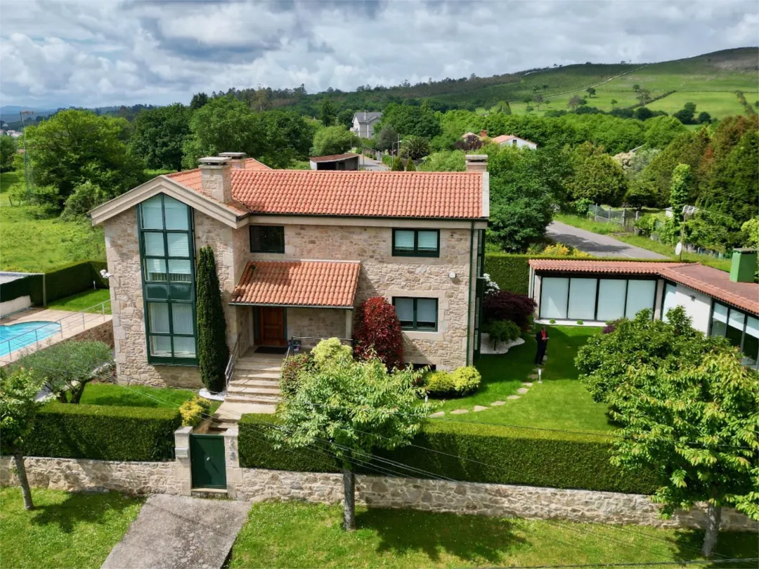 Chalet en Santiago de Compostela - Foto 1