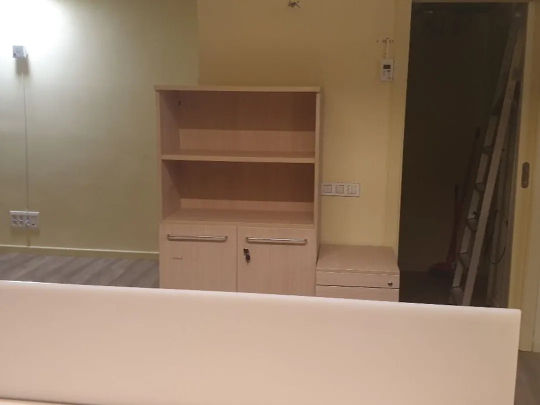 Local comercial en  Carrer d'Antoni Gaudí 10 - Foto 3