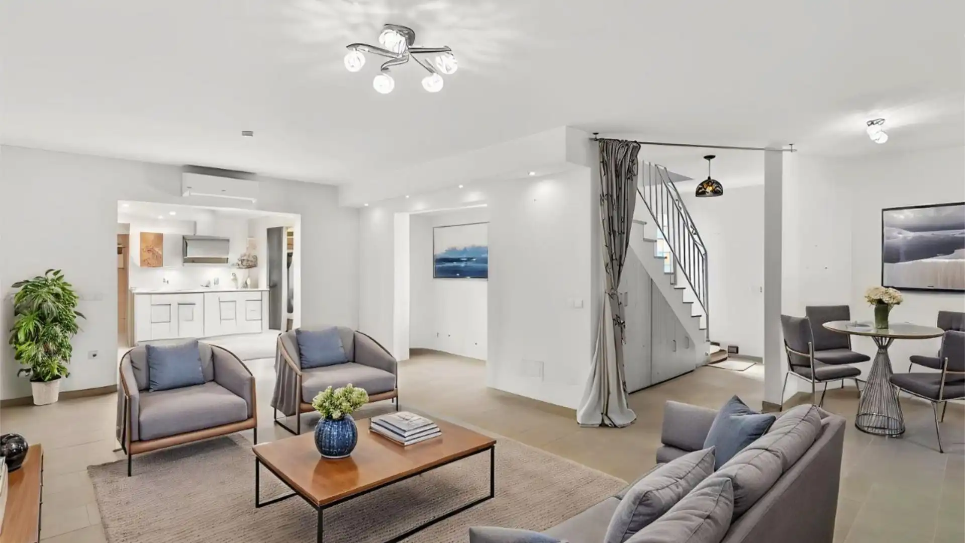 Casa adosada en  Calle Almería 64 - Foto 1