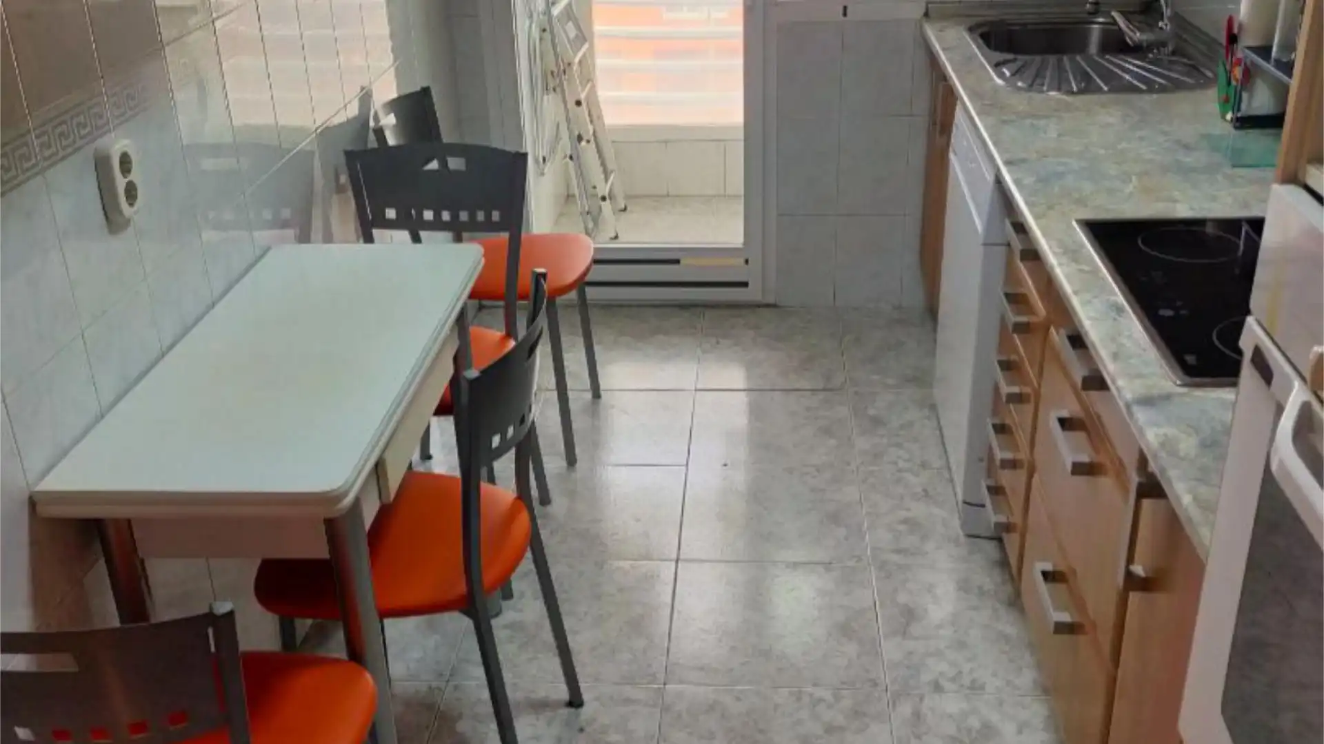 Piso en  Calle de las Trece Rosas 8 - Foto 30