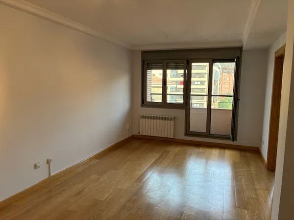 Piso en plaza de Emilio Casares Rodicio, 1 - Foto 2