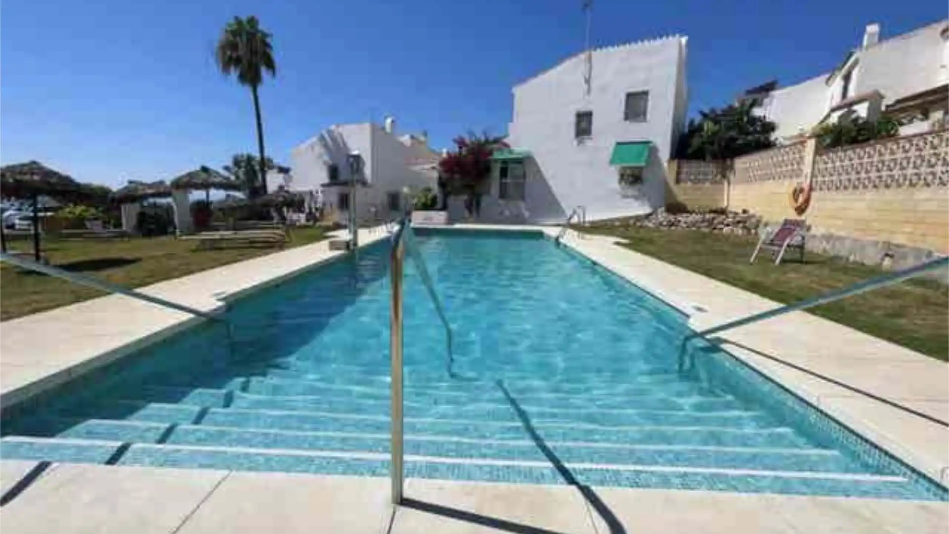 Casa adosada en Urbanización Balcón de Málaga - Foto 3
