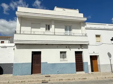 Casa adosada en  Calle Nuestra Señora de la Salud 17 - Foto 1