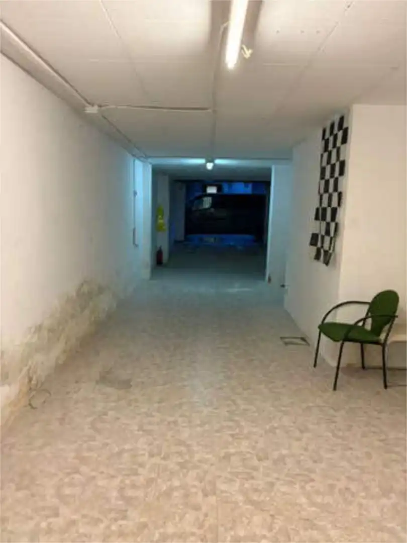 Local comercial en Santa Coloma - Foto 2