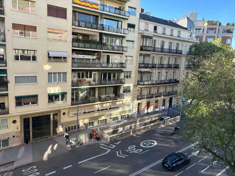 Piso en calle de Almagro, 11