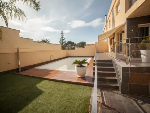 Chalet adosado en calle Cura Planelles, 21