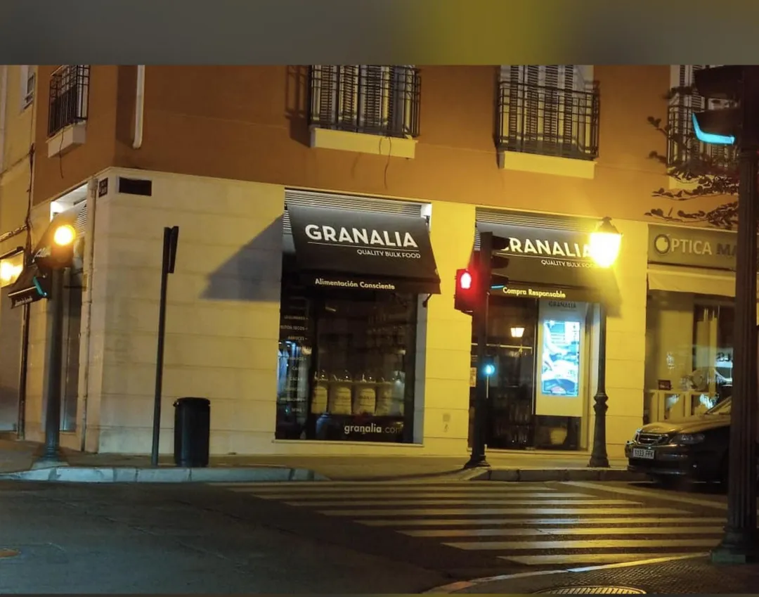 Local comercial en  Calle del Almíbar 78 - Foto 3