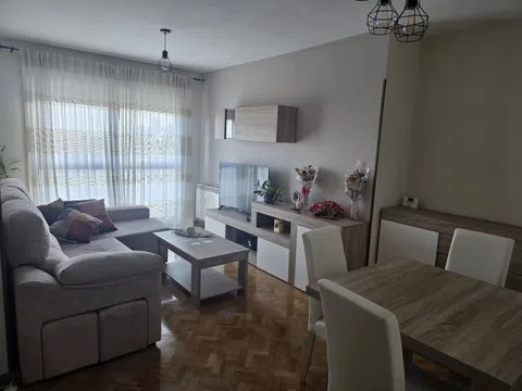 Piso en calle Rosa Luxemburgo, 11