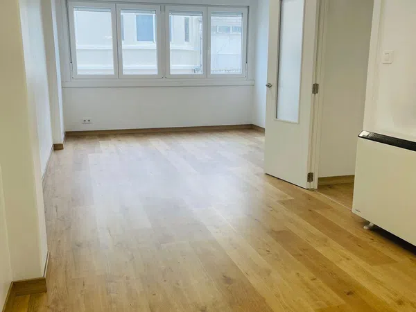 Piso en calle Santiago de la Iglesia, 3