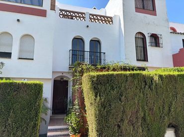 Casa adosada en  Calle la Moraleja 1 - Foto 1