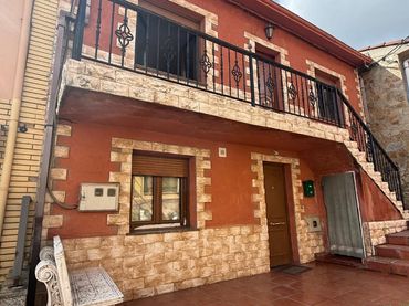 Casa adosada en  Calle la Campa 47 - Foto 1