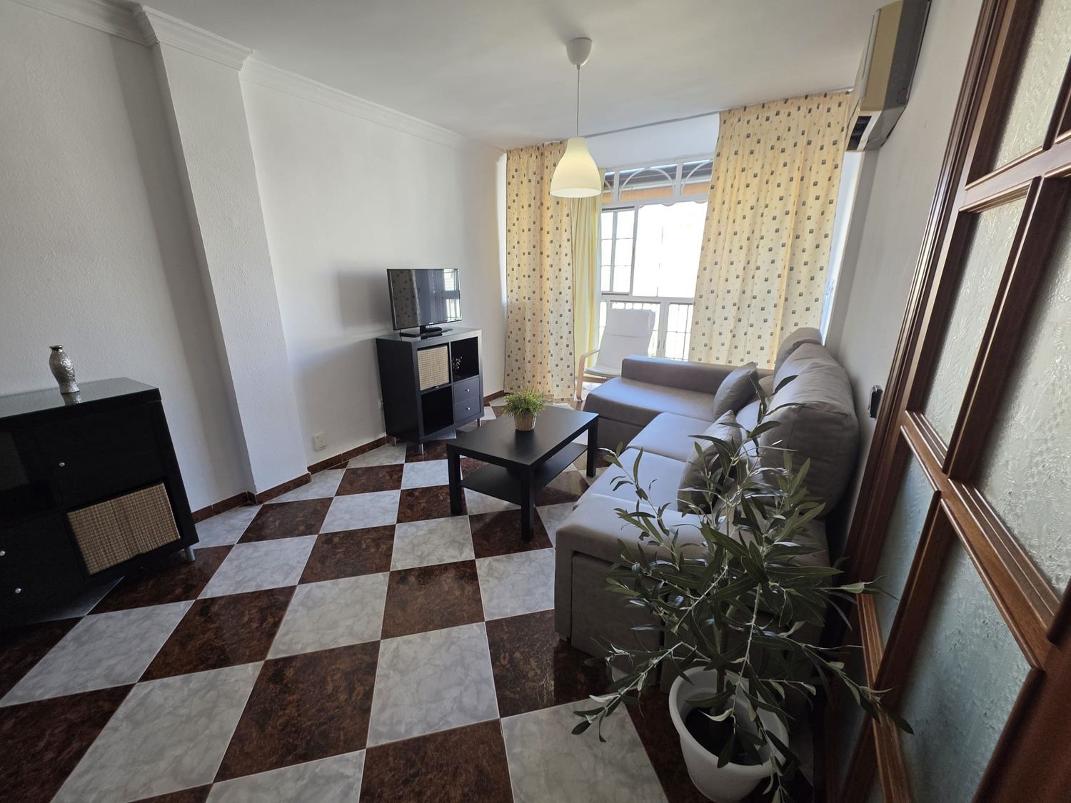 Piso en Plaza Valentin Ortigosa, 3, Los Guindos - Parque Mediterráneo - Santa Paula - Foto 3