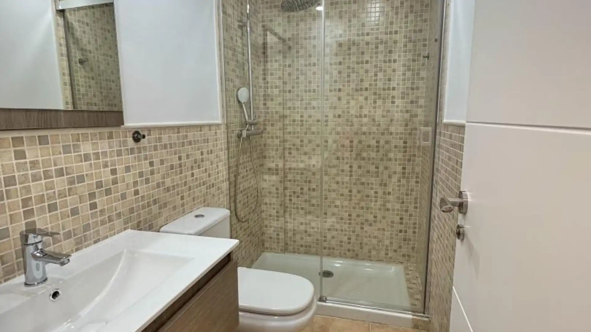 Casa adosada en  Calle Pepa Flores Marisol 30 - Foto 17