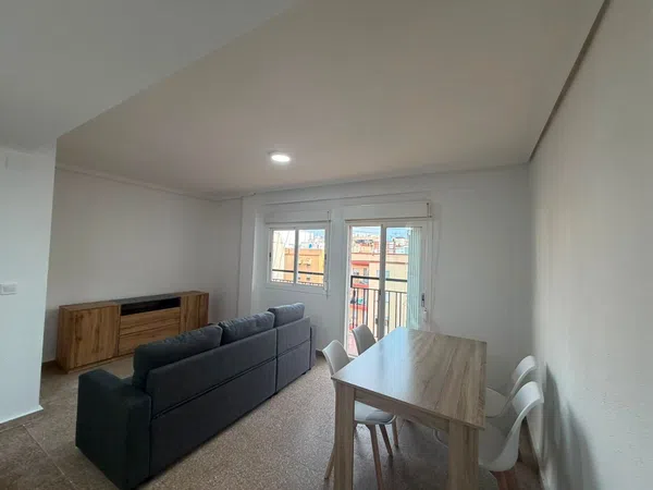 Piso en Plaza Dolcainers de Tales, 2, Zona Plaza Illes Columbretes - Foto 1
