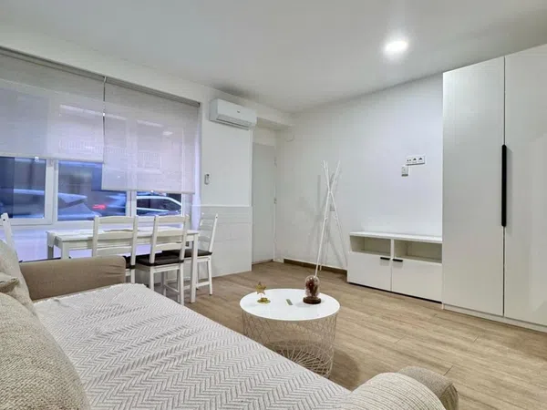 Estudio en Calle de Etruria - Foto 5