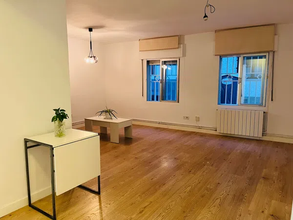 Piso en calle de Calvo Sotelo, 8