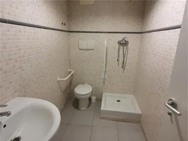 Local comercial en  Carrer d'Antoni Rubió i Lluch - Foto 9
