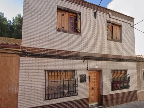 Chalet adosado en calle de Oviedo, 14 - Foto 1