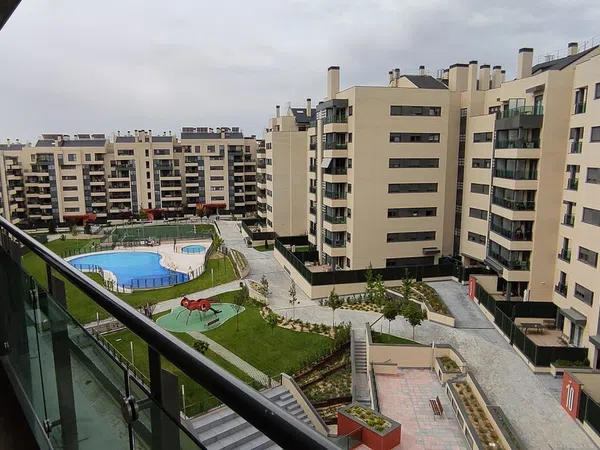 Piso en Calle Luis García Berlanga, 1 - Foto 1