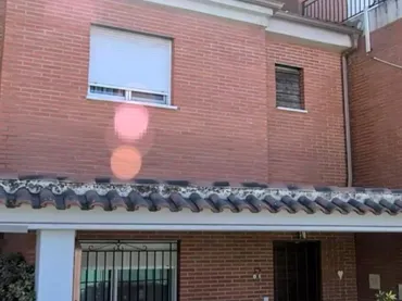 Casa adosada en  Calle Miguel Hernández 10 - Foto 1