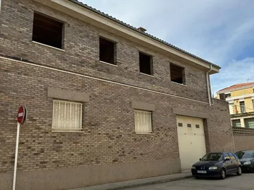Casa adosada en  Carrer de Gabriel de Tàrrega 18 - Foto 2