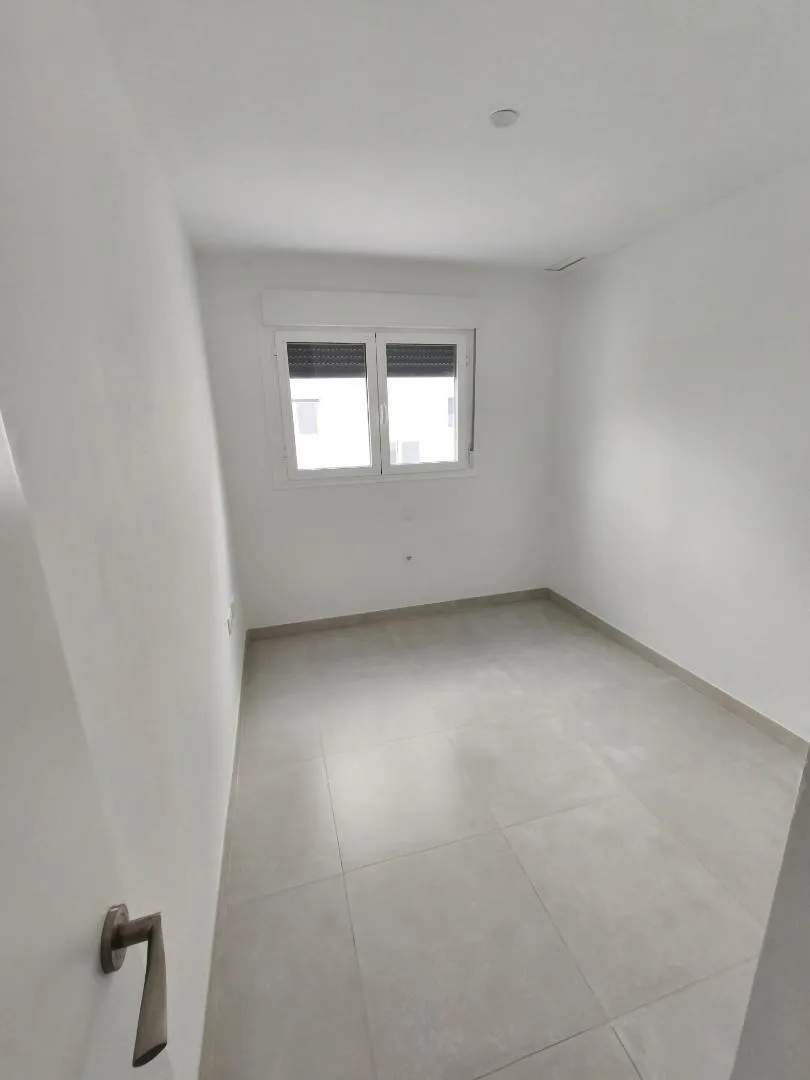 Piso en  Avenida Reina Sofía 40 - Foto 5