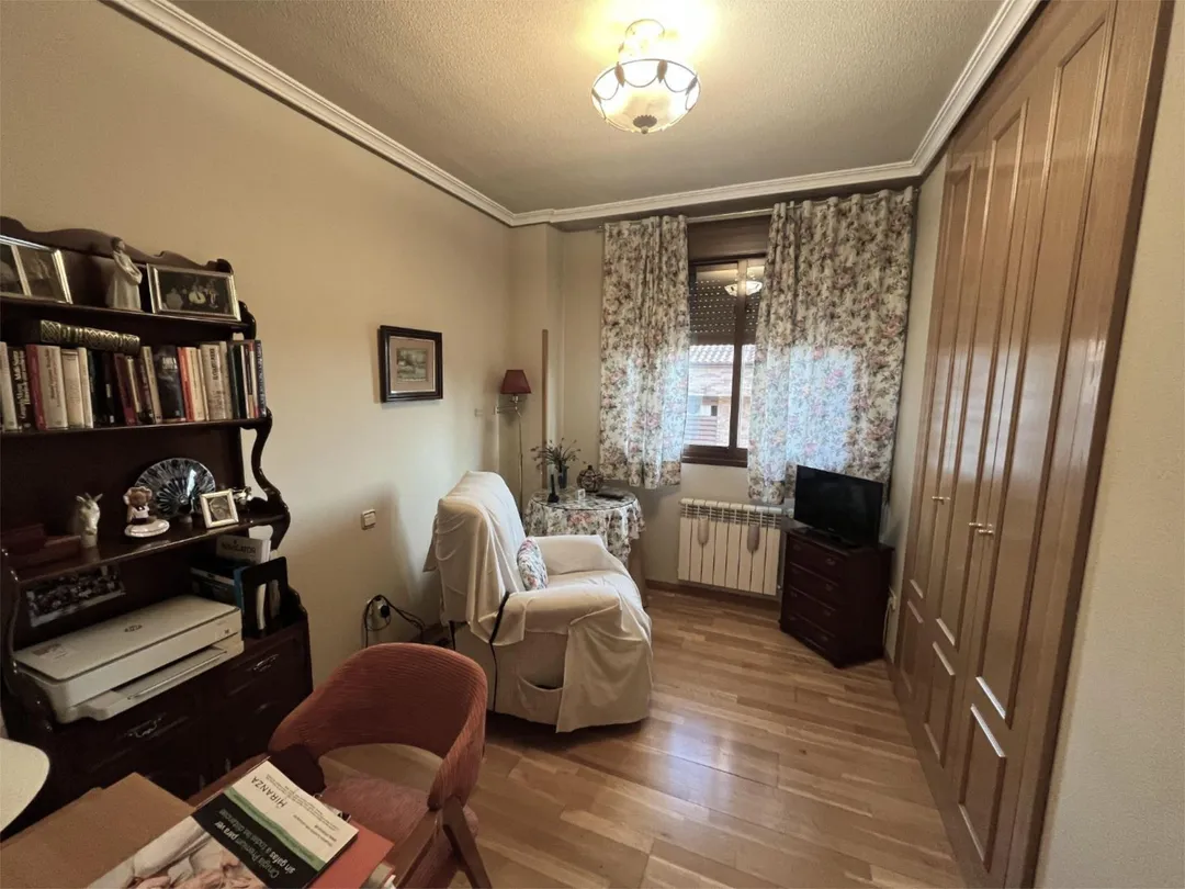 Piso en  Avenida Isaac Albéniz 3 - Foto 13