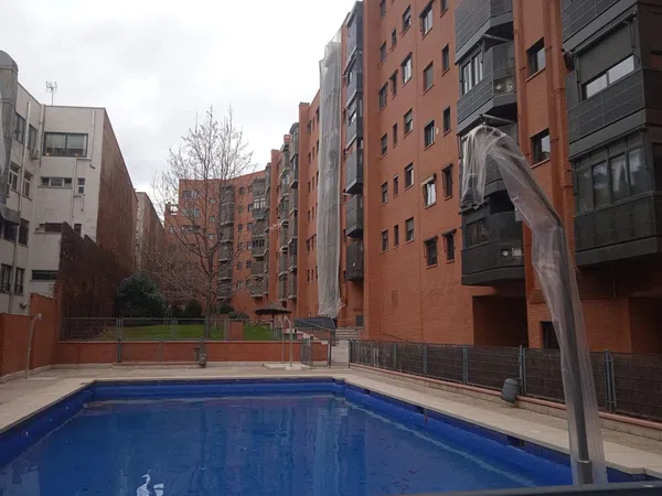 Piso en avenida de Camilo José Cela, 17