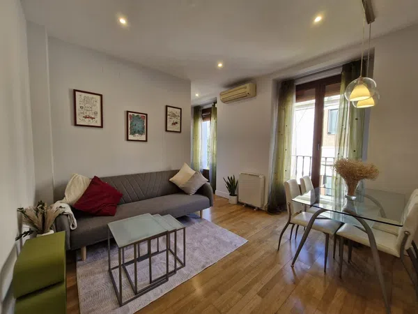 Piso en calle de Embajadores, 43