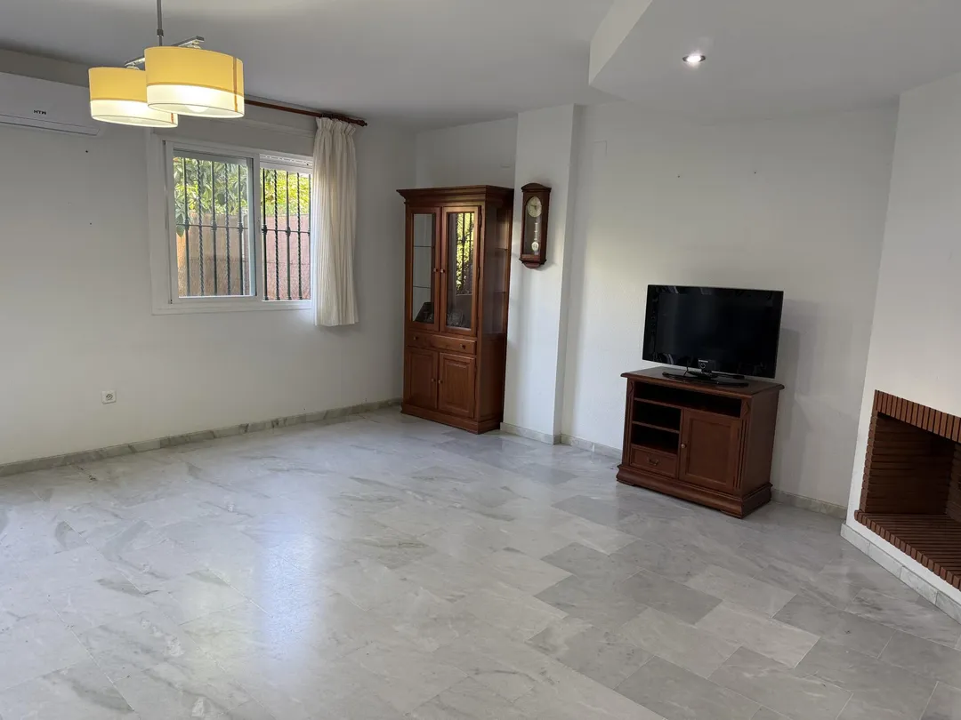 Casa adosada en Dos Hermanas - Foto 4