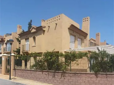 Casa adosada en Riviera del Sol - Foto 4