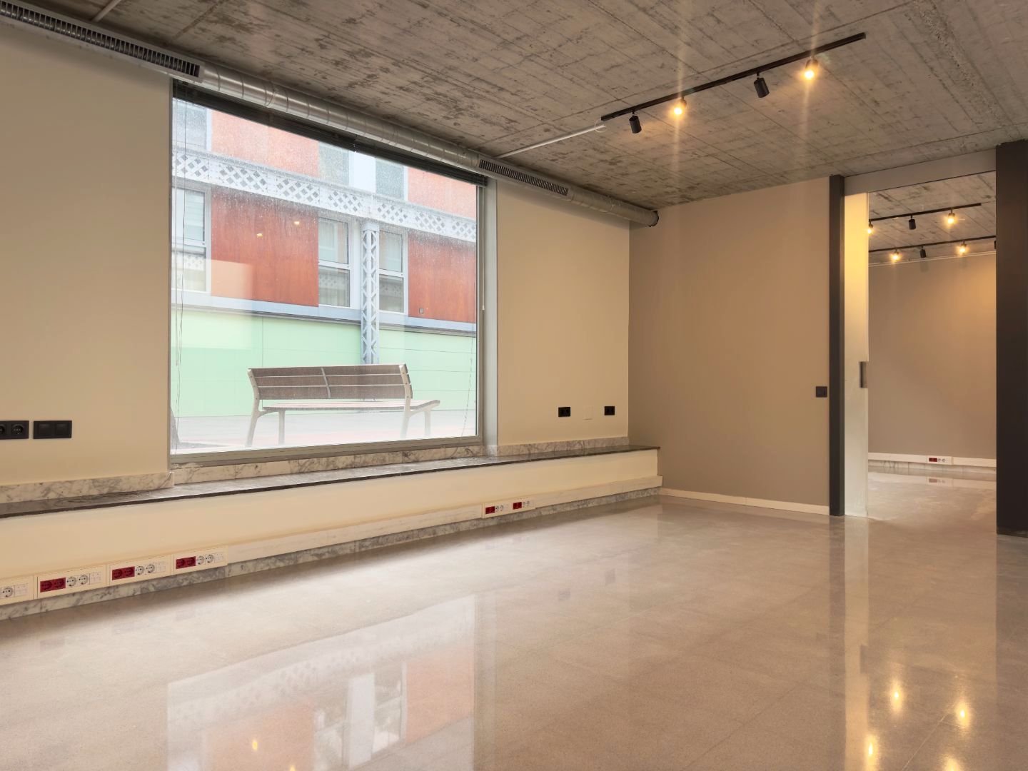 Local comercial en  Carrer del Pantà 92 - Foto 1