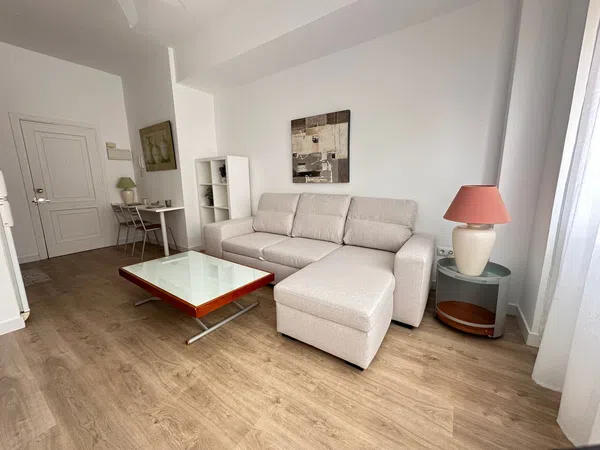 Piso en calle Infanta Mercedes, 105