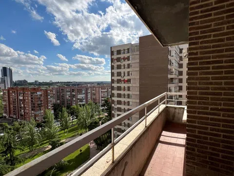 Piso en avenida de El Ferrol, 31