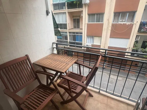 Piso en Calle Alonso Cano, Carolinas Altas - Foto 1
