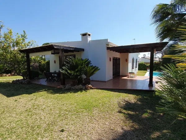 Casa independiente en avenida Huerta Belón, 1