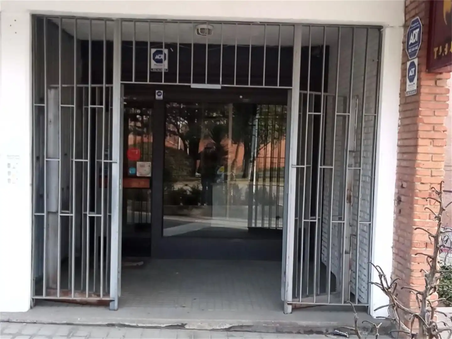 Local comercial en  Avenida del Veinticinco de Septiembre 10 - Foto 4