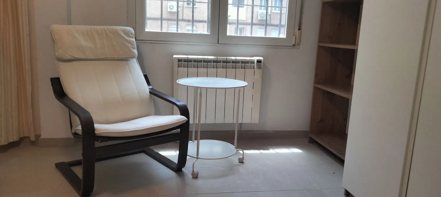 Estudio en calle de Aguilón, 17 - Foto 4