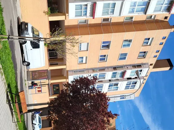 Piso en avenida de los Prunos, 11