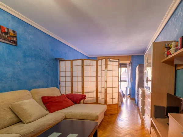 Estudio en paseo Imperial, 81