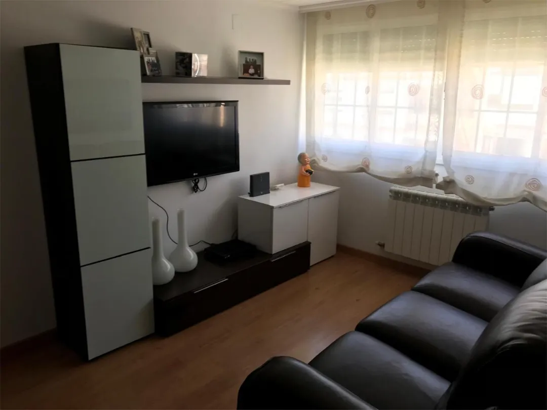 Piso en  Carrer de Josep Feliu i Codina 25 - Foto 2