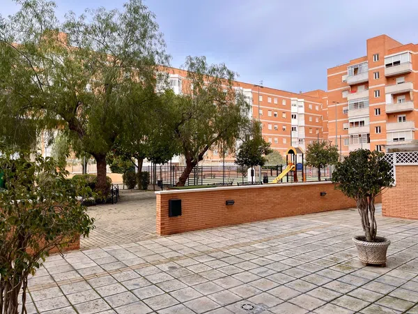 Piso en Urb. residencial los olivares Barrio Parque Alcosa - Foto 2