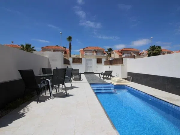Chalet pareado en La Zenia - Foto 2
