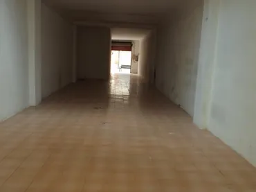 Local comercial en Cornellà de Llobregat - Foto 2